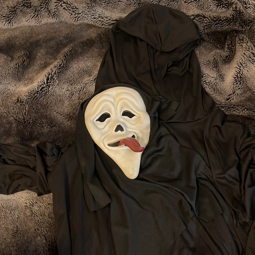 Scary Movie Ghostface (Scream) Wazzup Halloween Costume Set